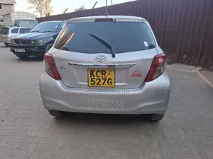 Toyota Vitz 2010 Silver