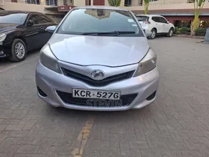 Toyota Vitz 2010 Silver