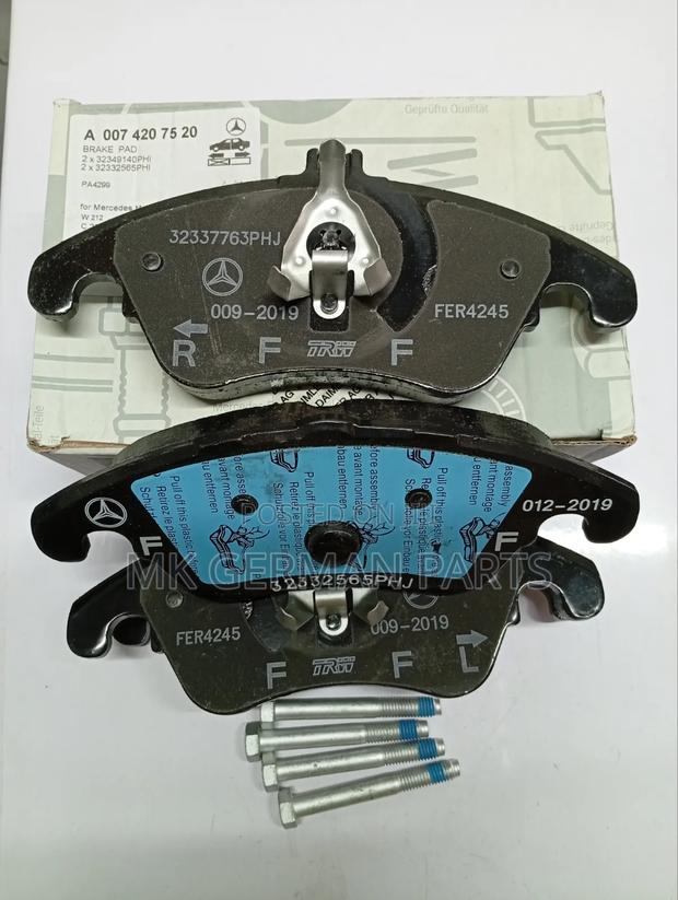 Genuine Mercedes Front Brake Pads. - thumbnail 2