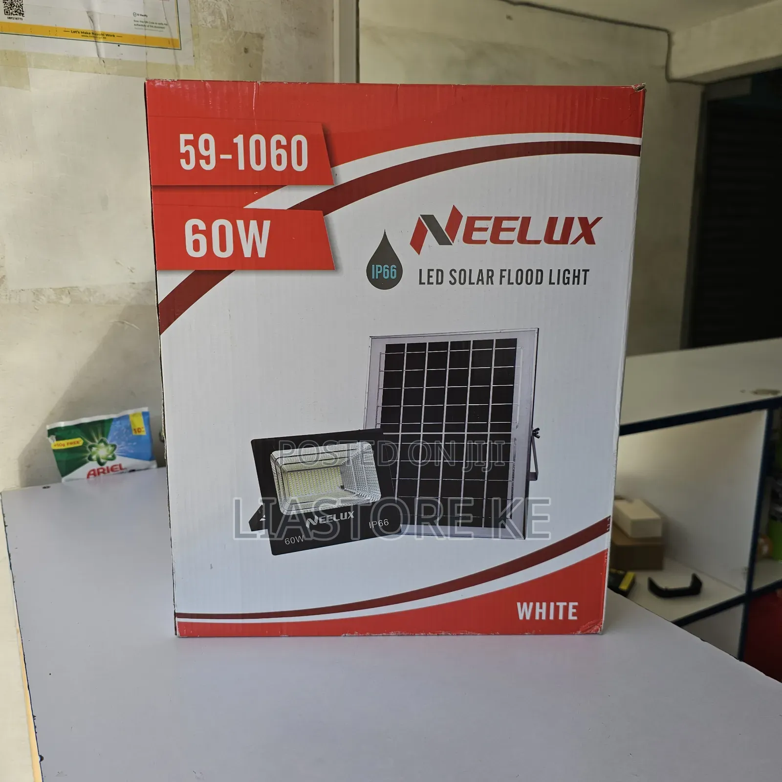60W Solar Flood Light IP66 – LED Outdoor Security Lamp