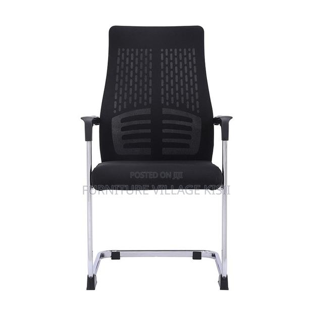 Office Chair: Ergonomic Mesh Visitors Seat - thumbnail 9