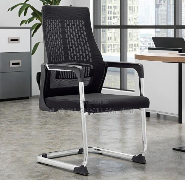 Office Chair: Ergonomic Mesh Visitors Seat - thumbnail 5