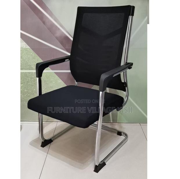 Office Chair: Ergonomic Mesh Visitors Seat - thumbnail 3