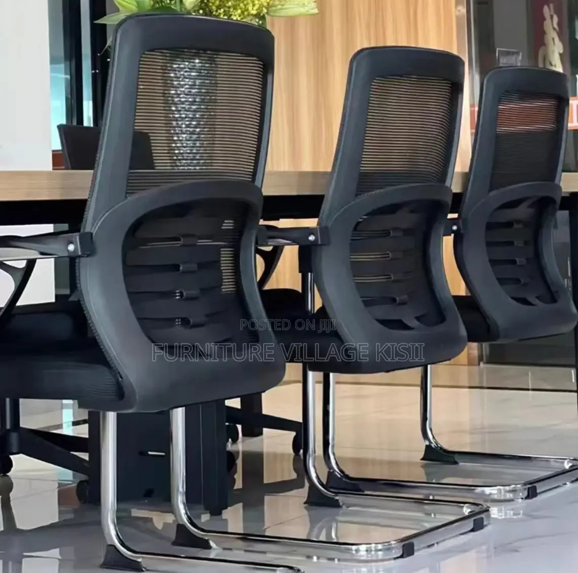 Office Chair: Ergonomic Mesh Visitors Seat