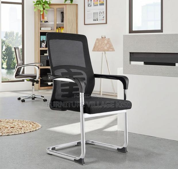 Office Chair: Ergonomic Mesh Visitors Seat - thumbnail 2