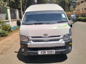 Toyota HiAce 2019 White
