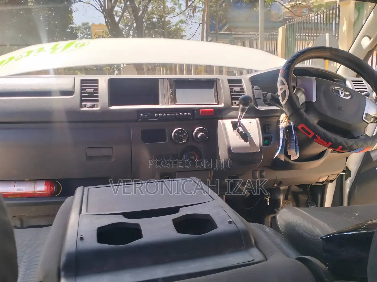 Toyota HiAce 2019 White