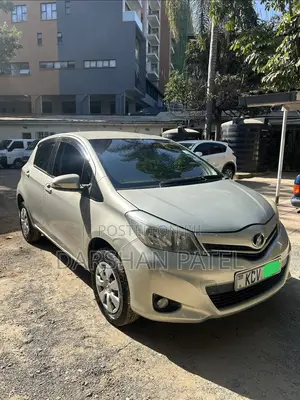 Toyota Vitz 2013 Gold