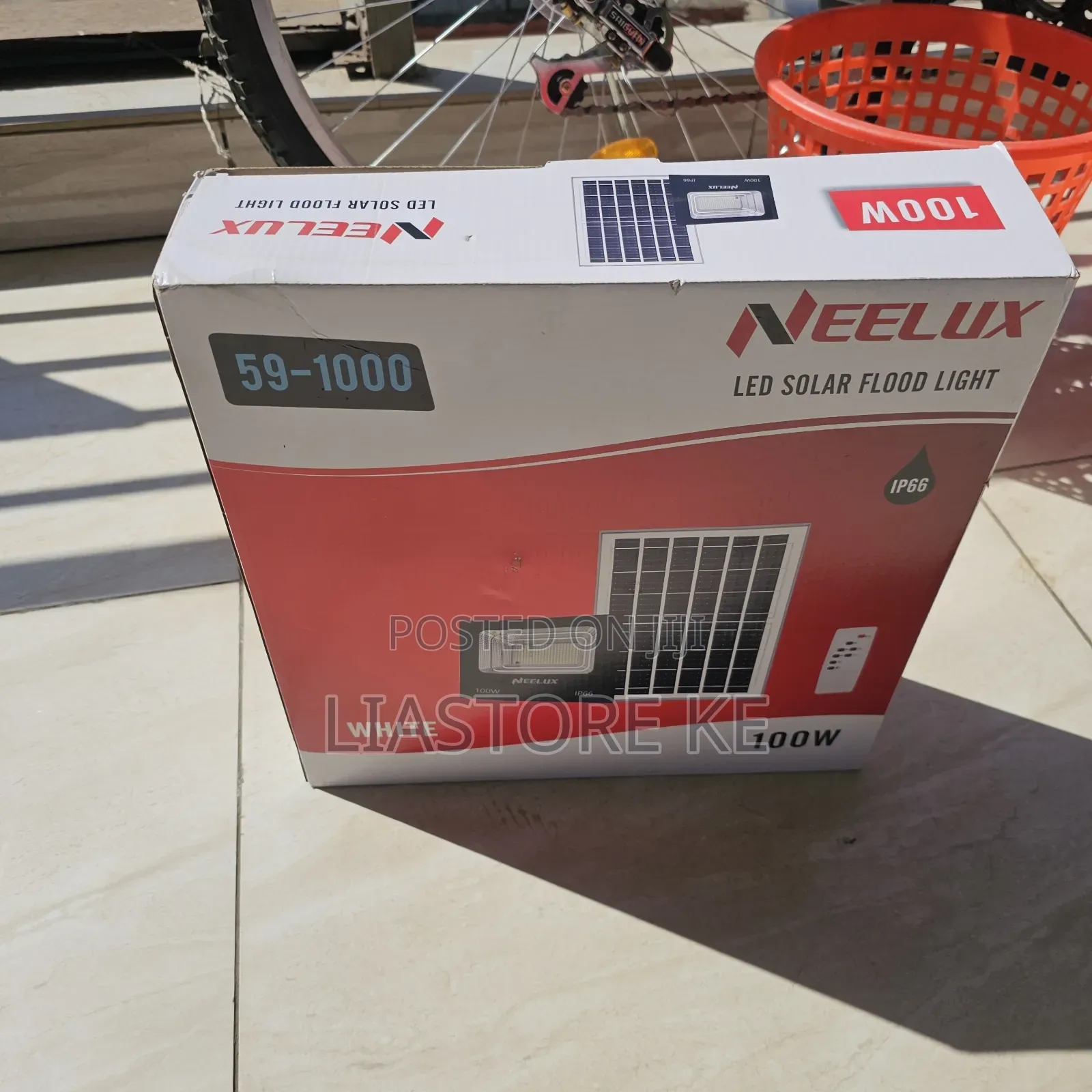 Neelux 100W Solar LED Floodlight – Waterproof Outdoor Light