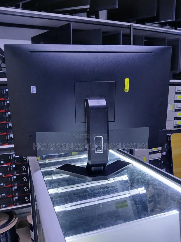 Dell P2217 22-Inch Monitor - thumbnail 3