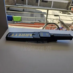 Garrett Super Scanner v Metal Detector – Handheld Security Scanner