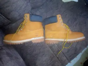 Second Hand Timberland Shoe Size 34