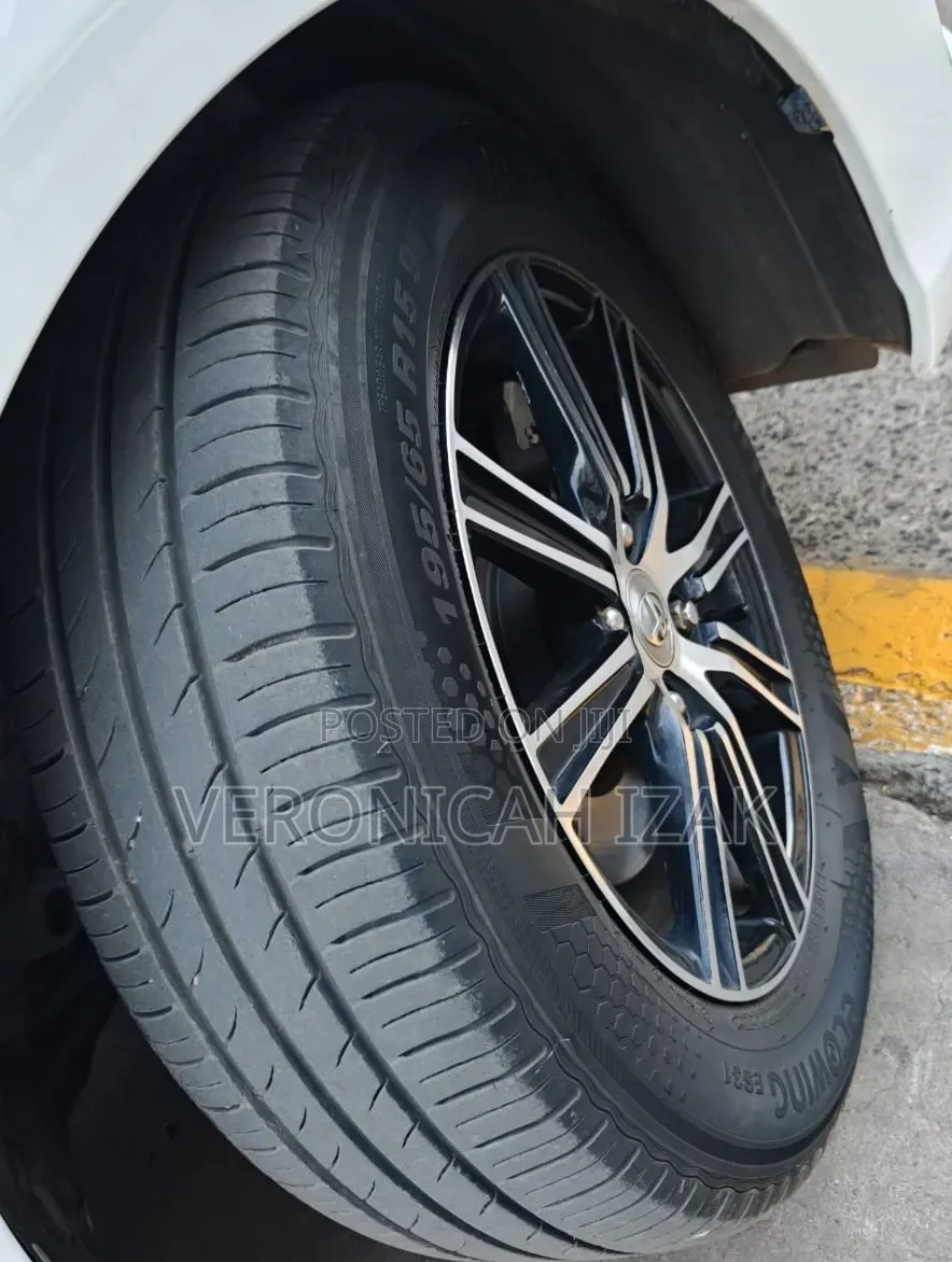 Toyota Corolla Fielder 2019 White