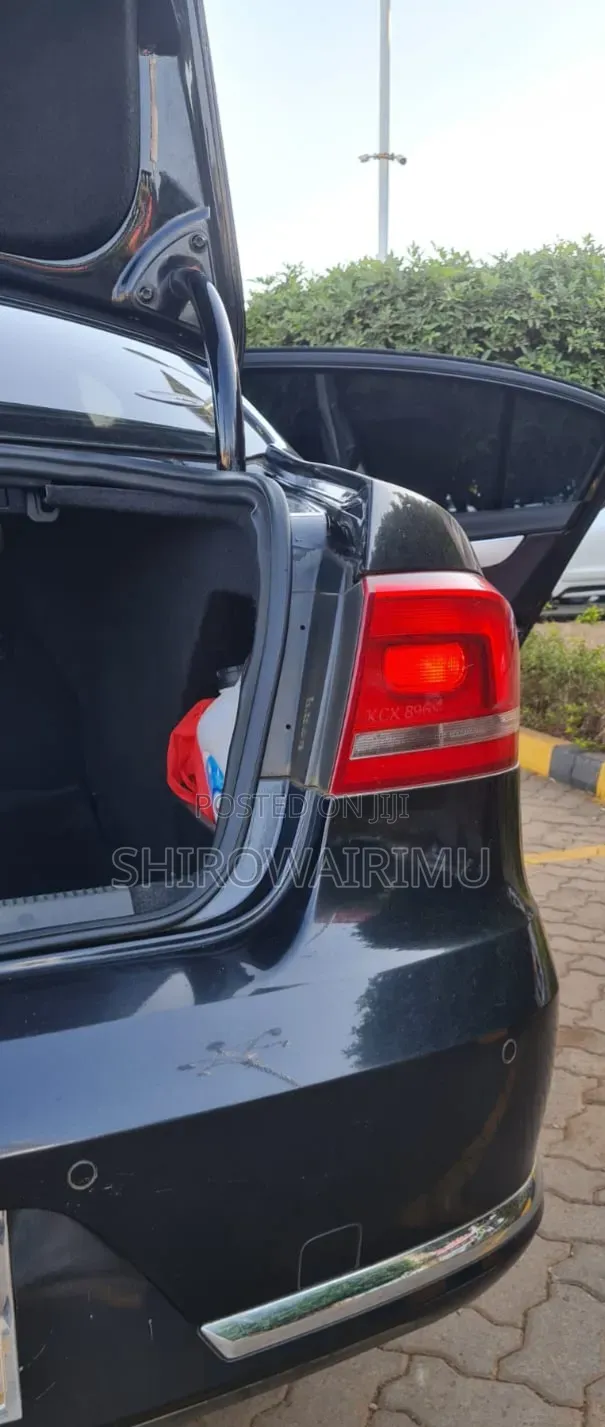Volkswagen Passat 2013 Black
