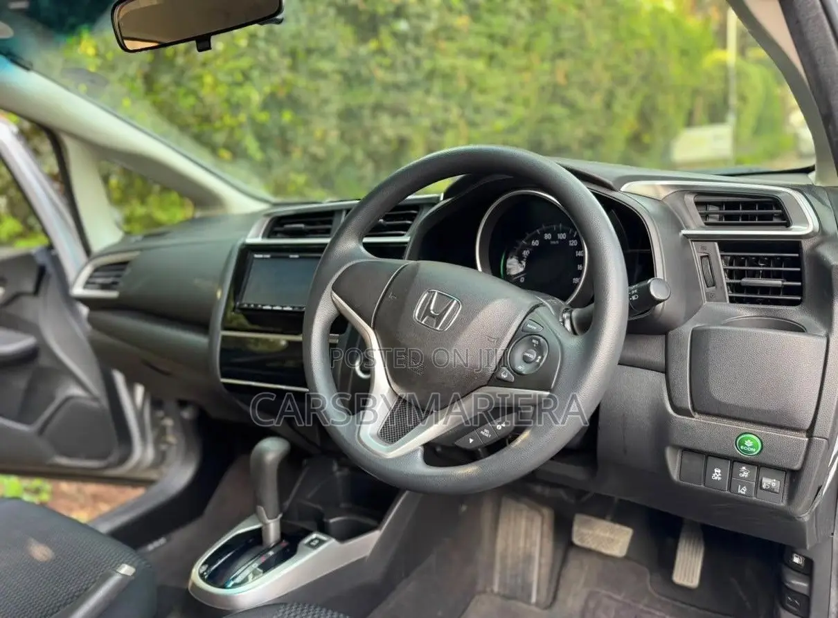 Honda Fit 2019 Silver