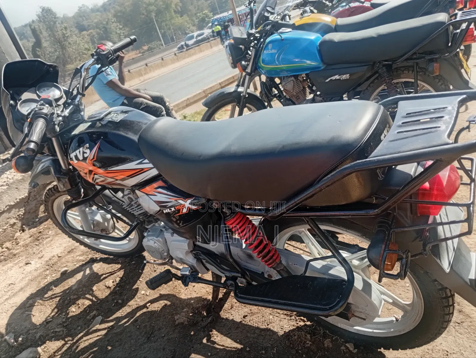 TVS HLX Plus ES 2025 Red