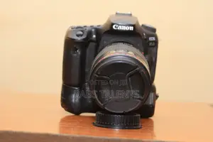 Canon 90d Body, Battery Grip, Canon Ef 100mm F2.8 and 2 Batteries