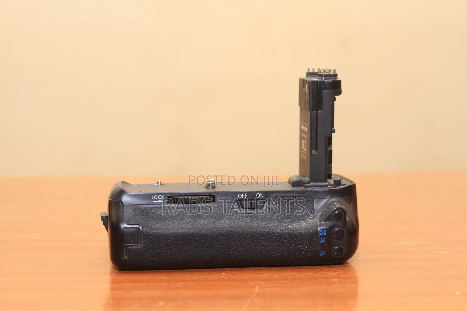 Canon 90d Body, Battery Grip, Canon Ef 100mm F2.8 and 2 Batteries