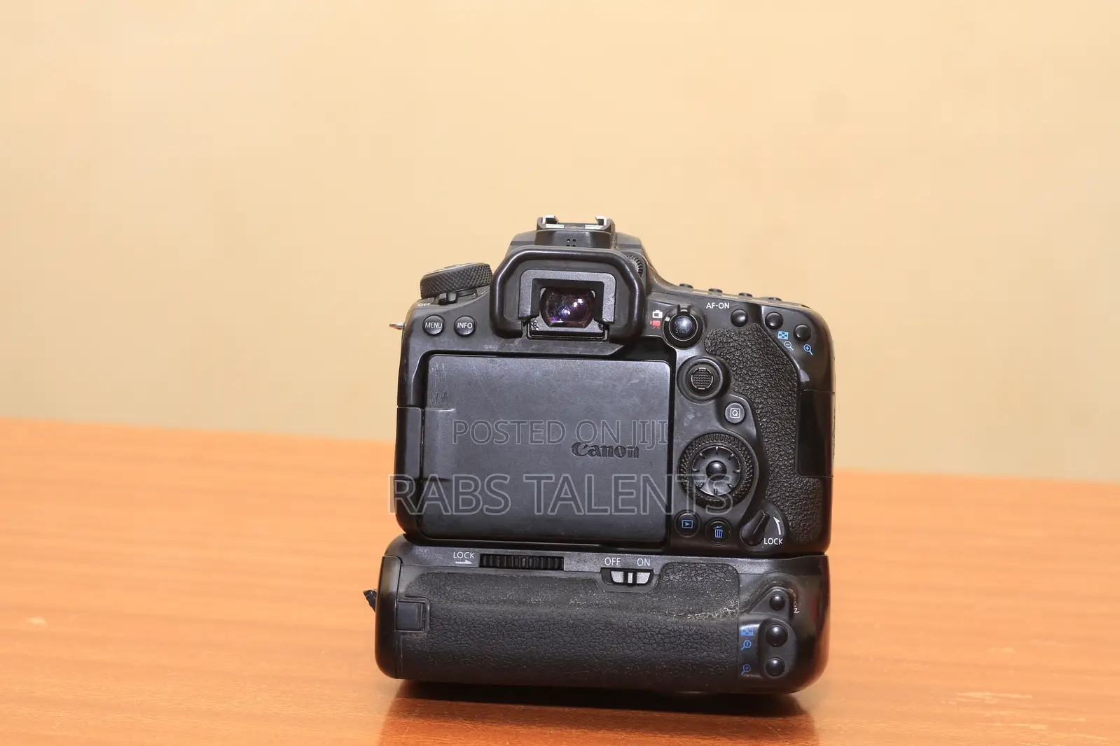 Canon 90d Body, Battery Grip, Canon Ef 100mm F2.8 and 2 Batteries