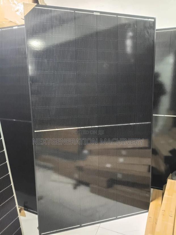 460 Watts Solar Pamel - main view