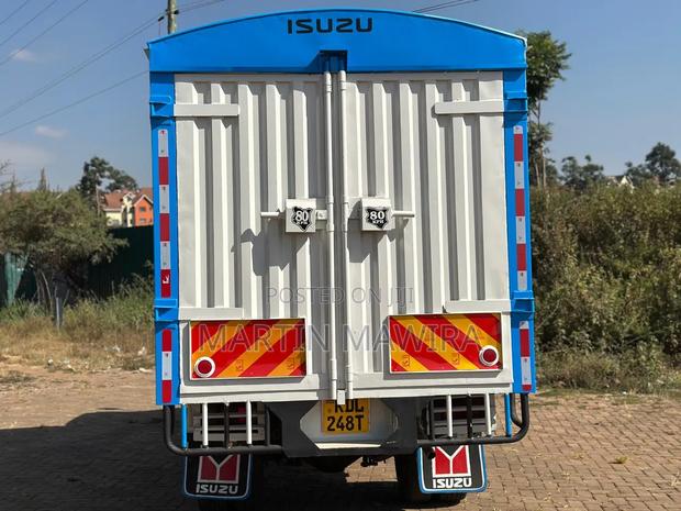 Isuzu NMR Closed - thumbnail 4