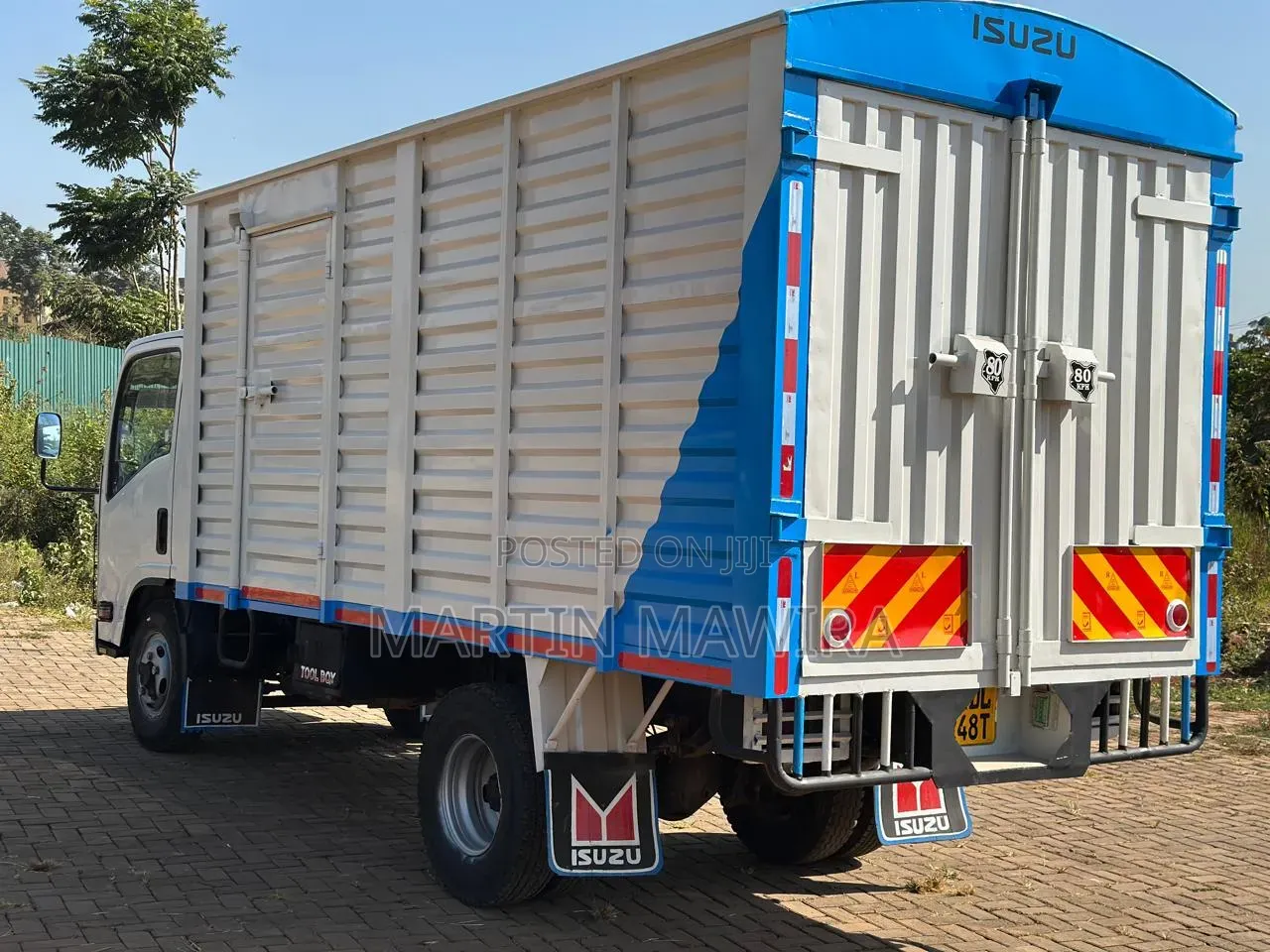 Isuzu NMR Closed
