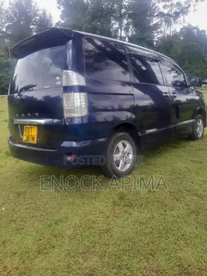 Toyota Voxy X 2WD 8-Seater 2005 Blue