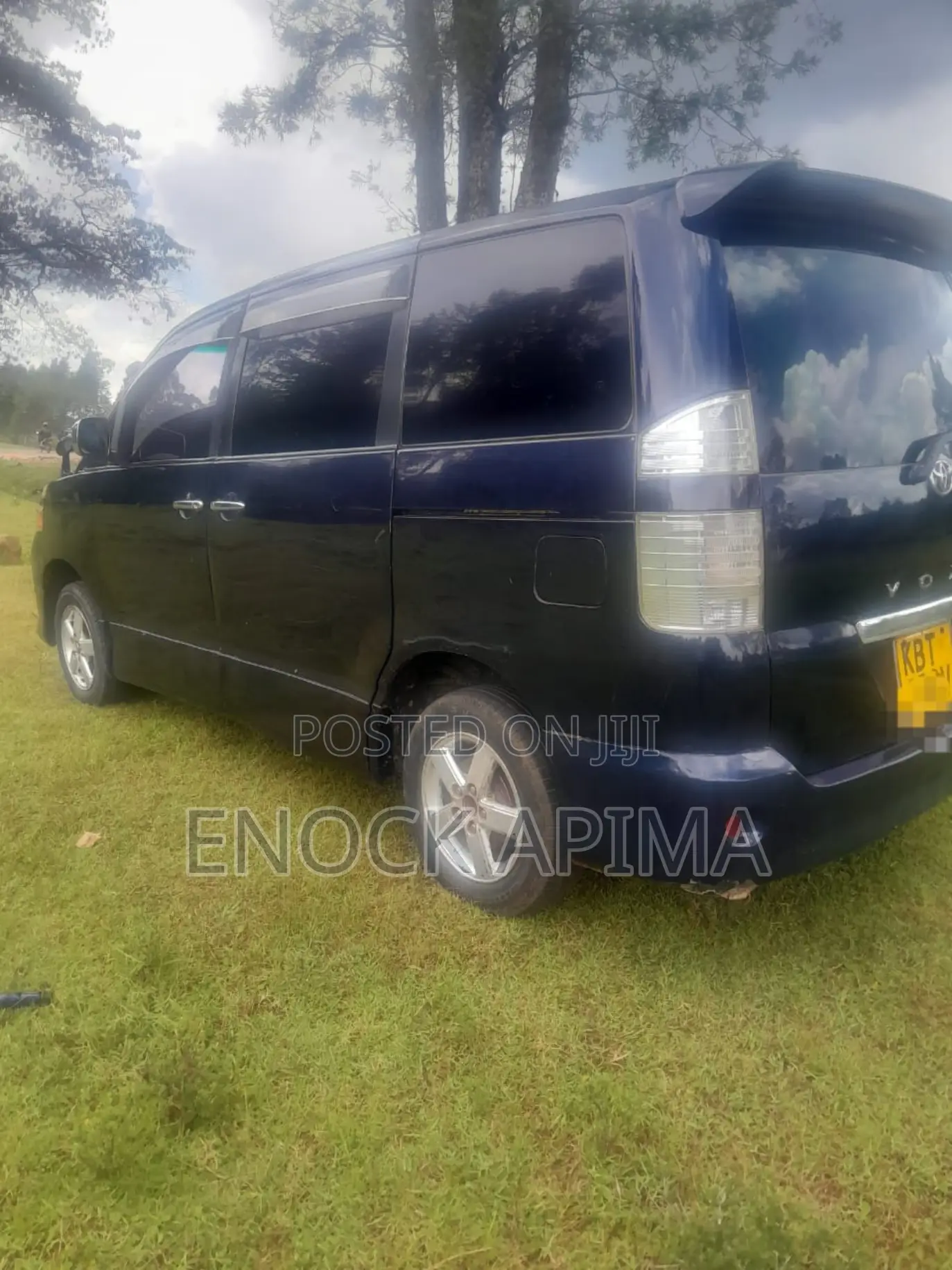 Toyota Voxy X 2WD 8-Seater 2005 Blue