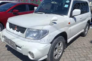 Mitsubishi Pajero 2002 White