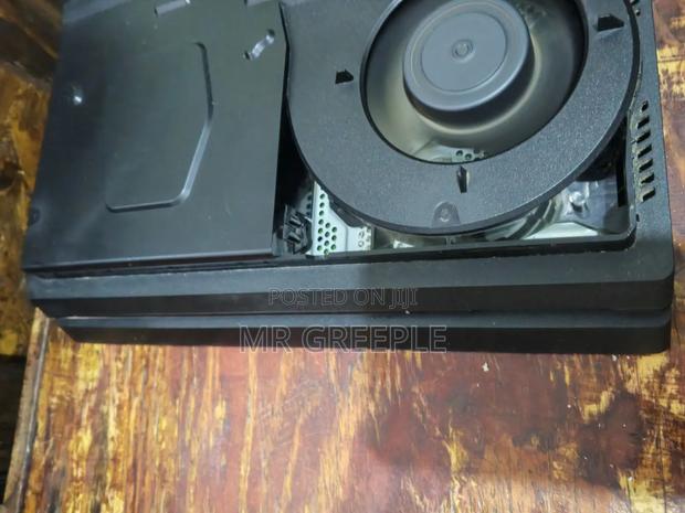 Playstation 4 Pro - main view