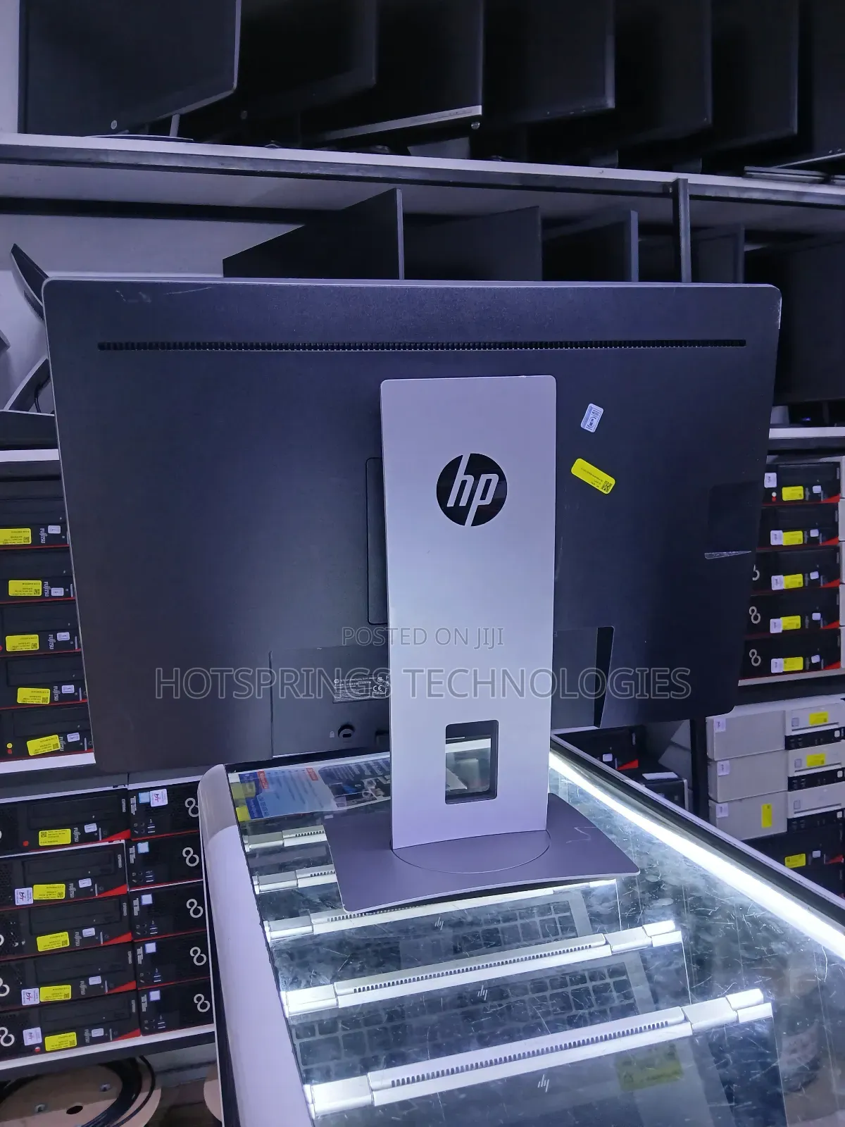 HP EliteDisplay E242
24-Inch Monitor