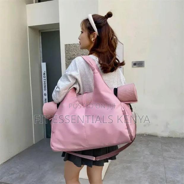 Sweat Proof Gym Bags - thumbnail 3