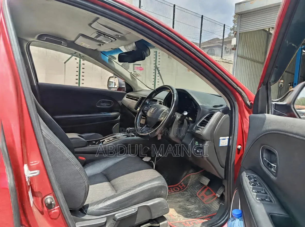 Honda Vezel 2019 Maroon