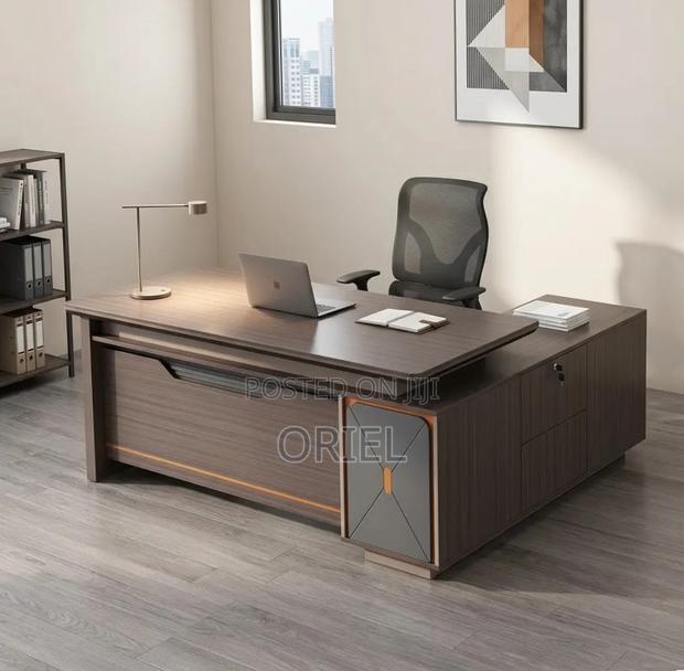 Office Desk : 1.6m Manager’s Modern Office Desk