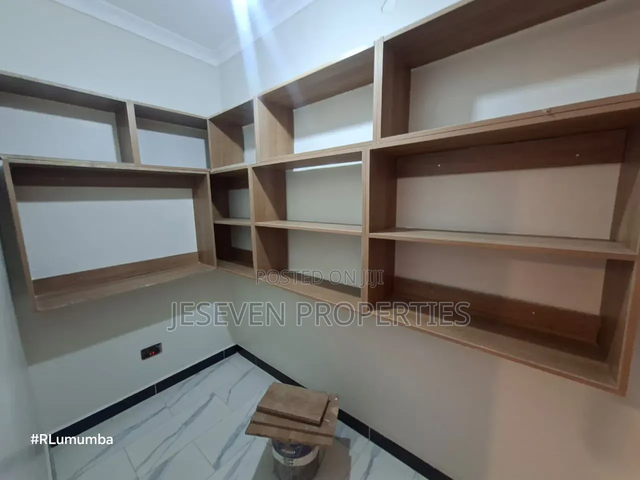 6bdrm Mansion in Syokimau for rent