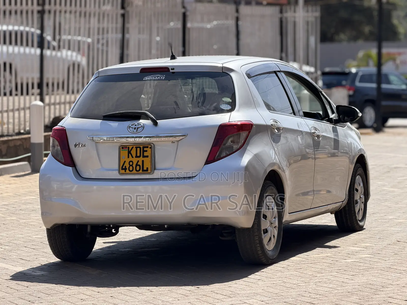 Toyota Vitz 2015 Silver