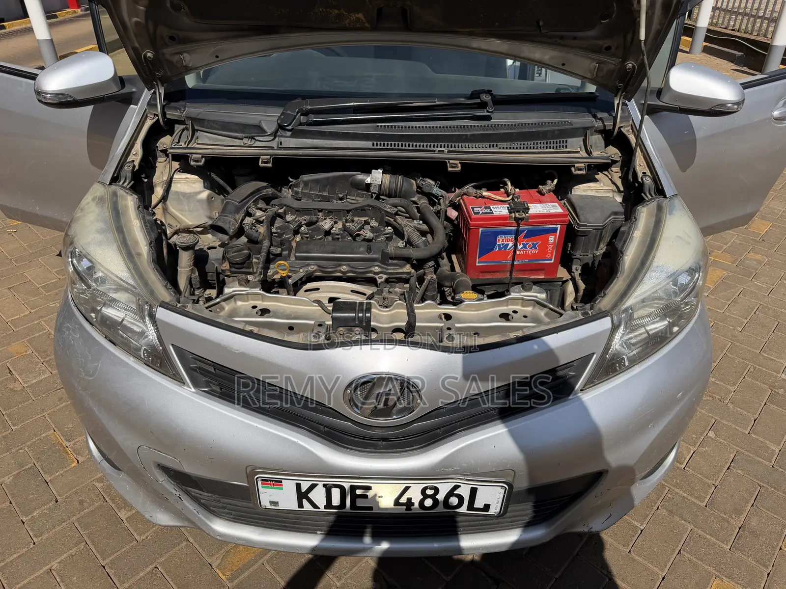 Toyota Vitz 2015 Silver