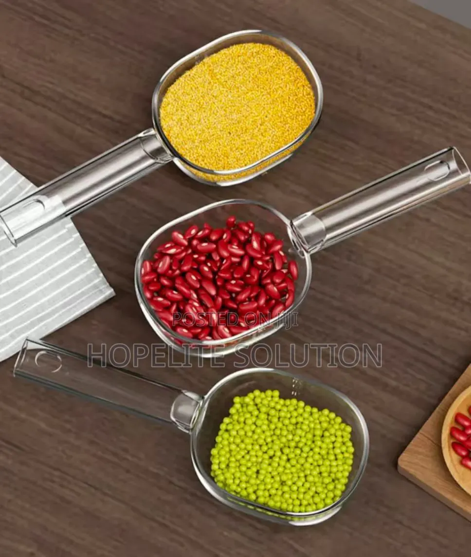 Acrylic Scoop With a Long Handle and Clearly Marked Measurements