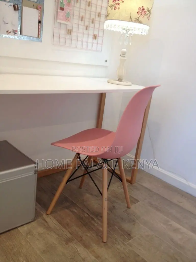 Eames Chair; Designer Eames Inspired Dining Chair for Modern Homes
