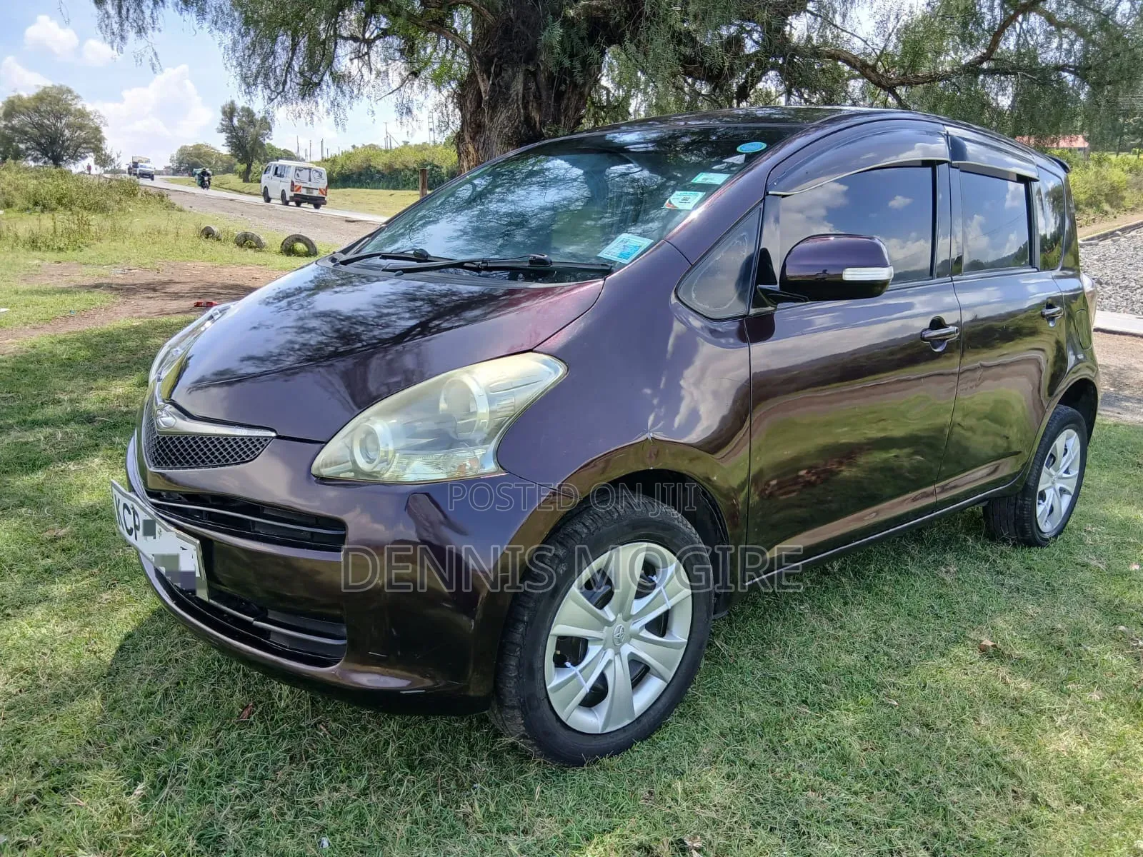 Toyota Ractis 2011 Maroon