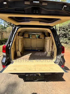 Toyota Land Cruiser 4.6 V8 ZX 2017 Gray
