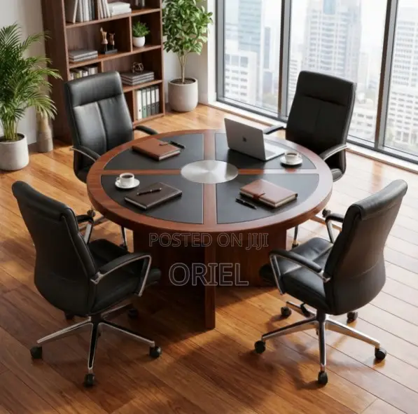 Boardroom Table : Round Meeting 4-Seater Conference Table