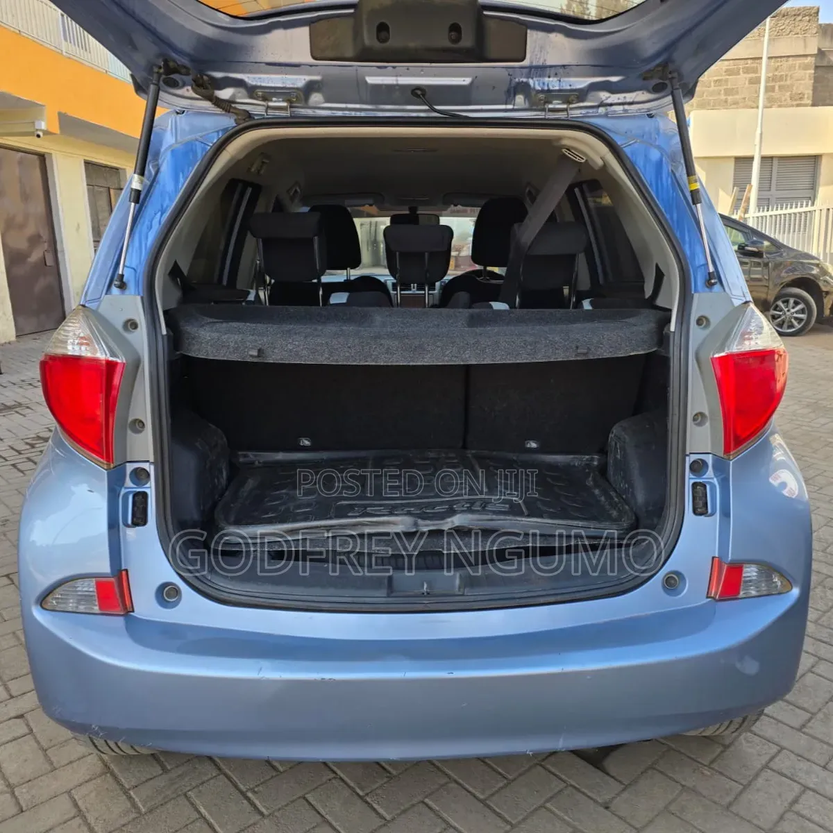 Toyota Ractis 2013 Blue