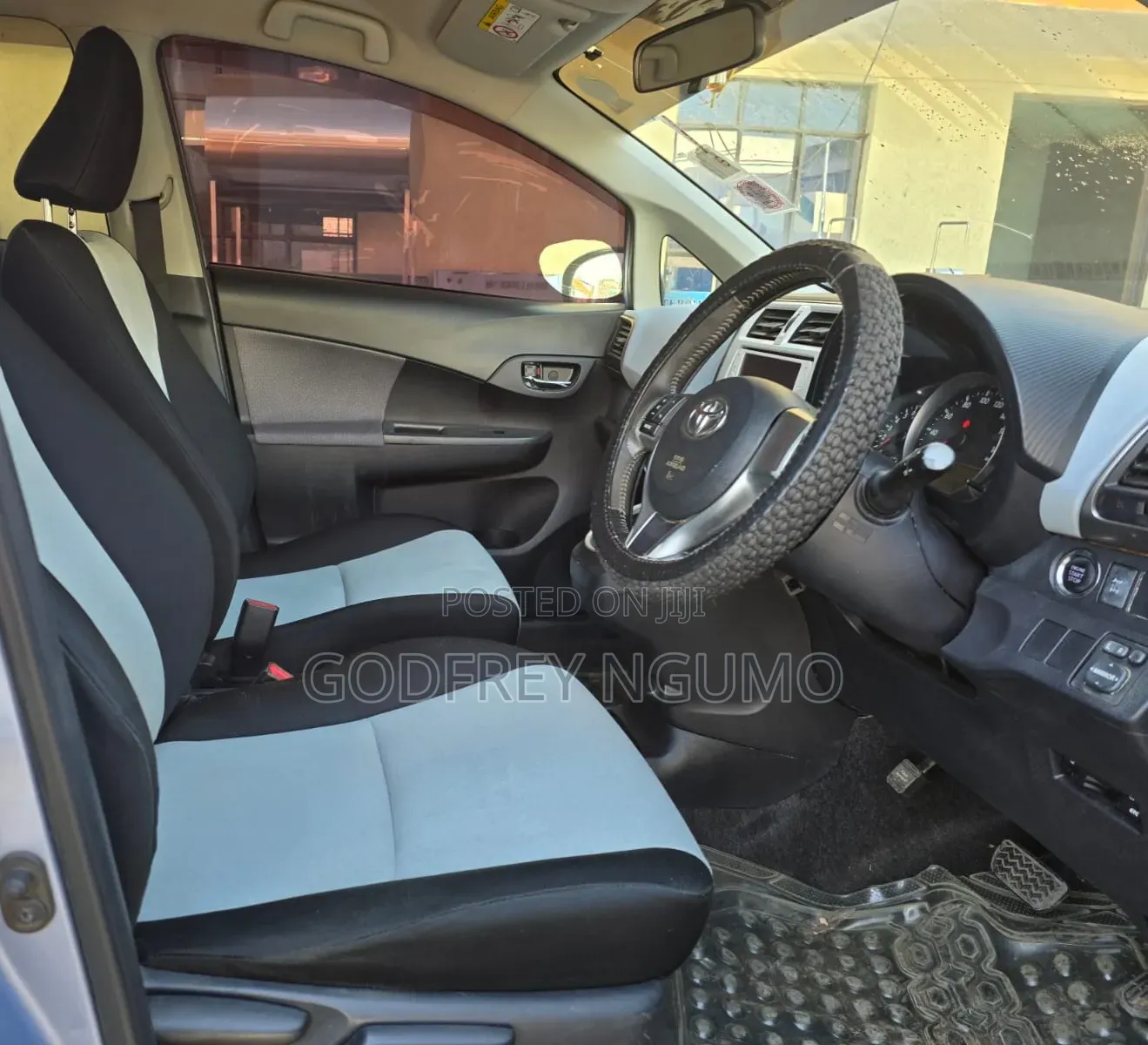 Toyota Ractis 2013 Blue