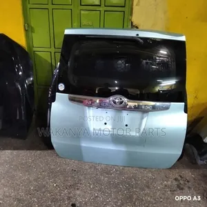 Toyota Noah Model 2015 Tailgate, Clean Ex Japan Motor Parts
