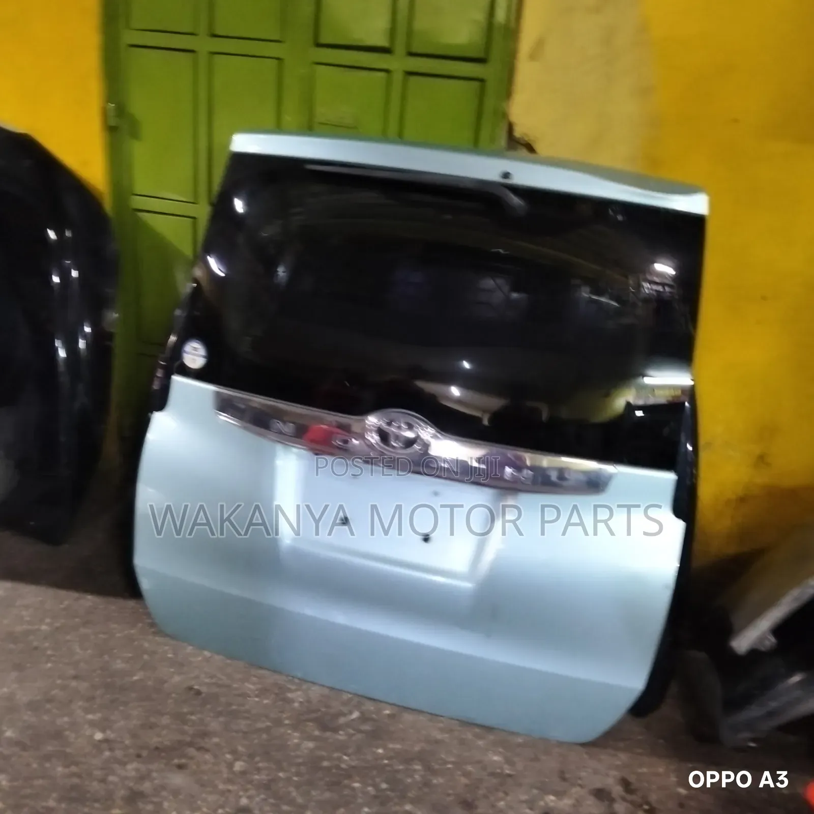 Toyota Noah Model 2015 Tailgate, Clean Ex Japan Motor Parts