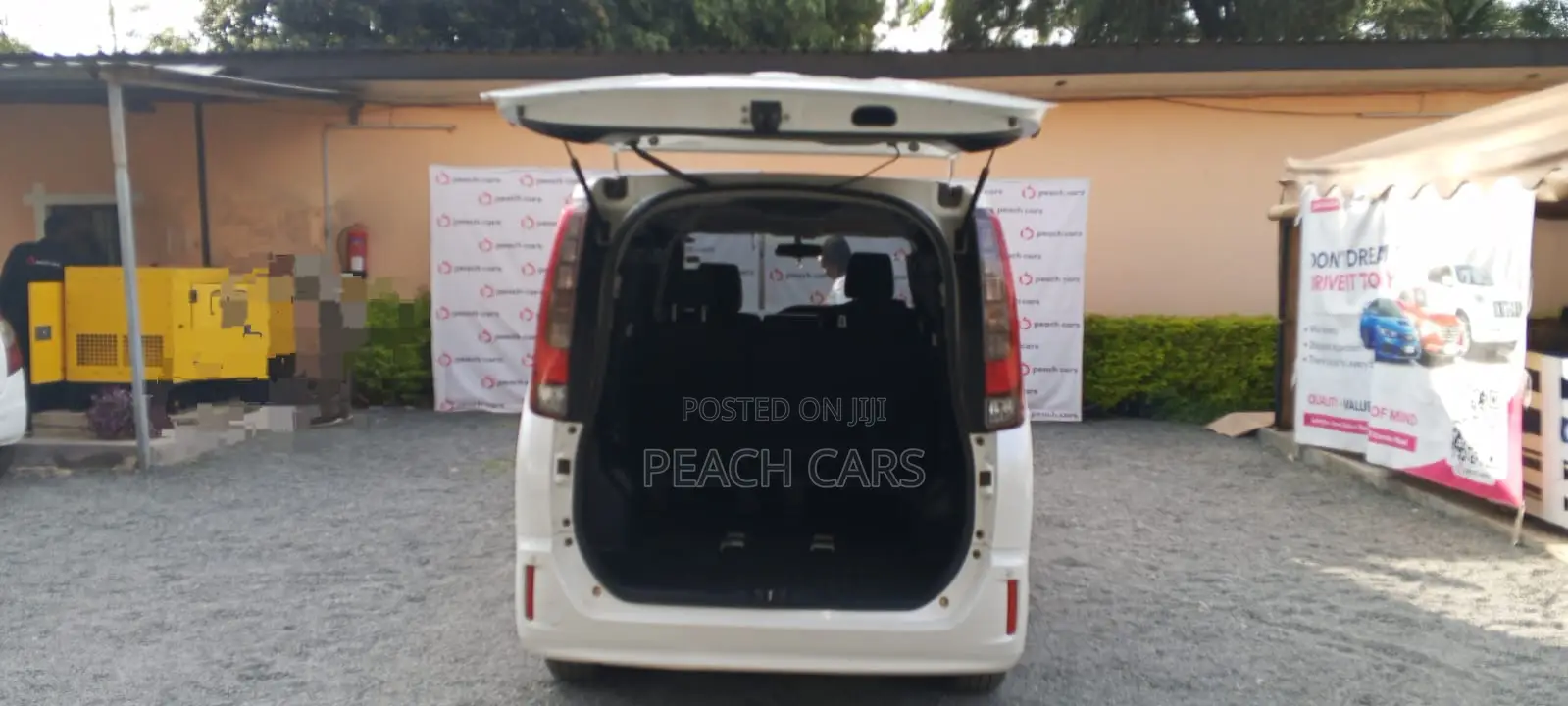 Toyota Noah 2015 White