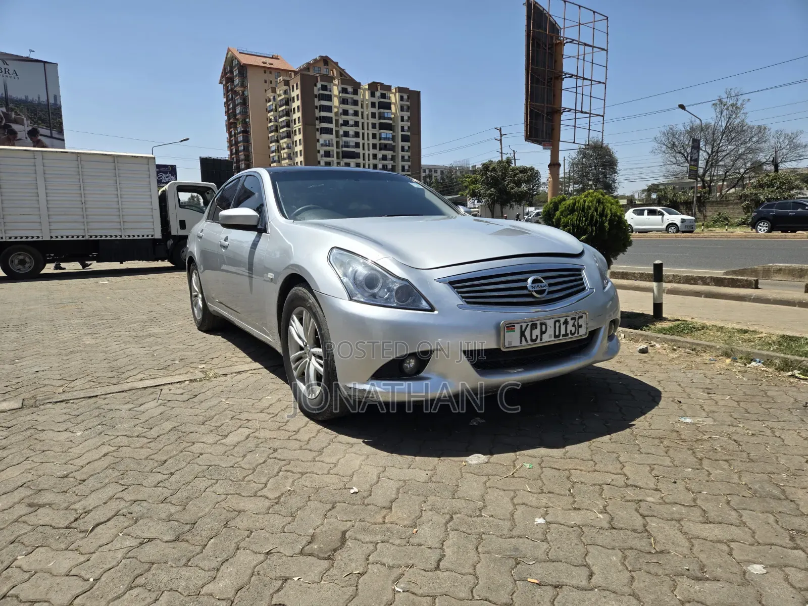 Nissan Skyline 2010 Silver