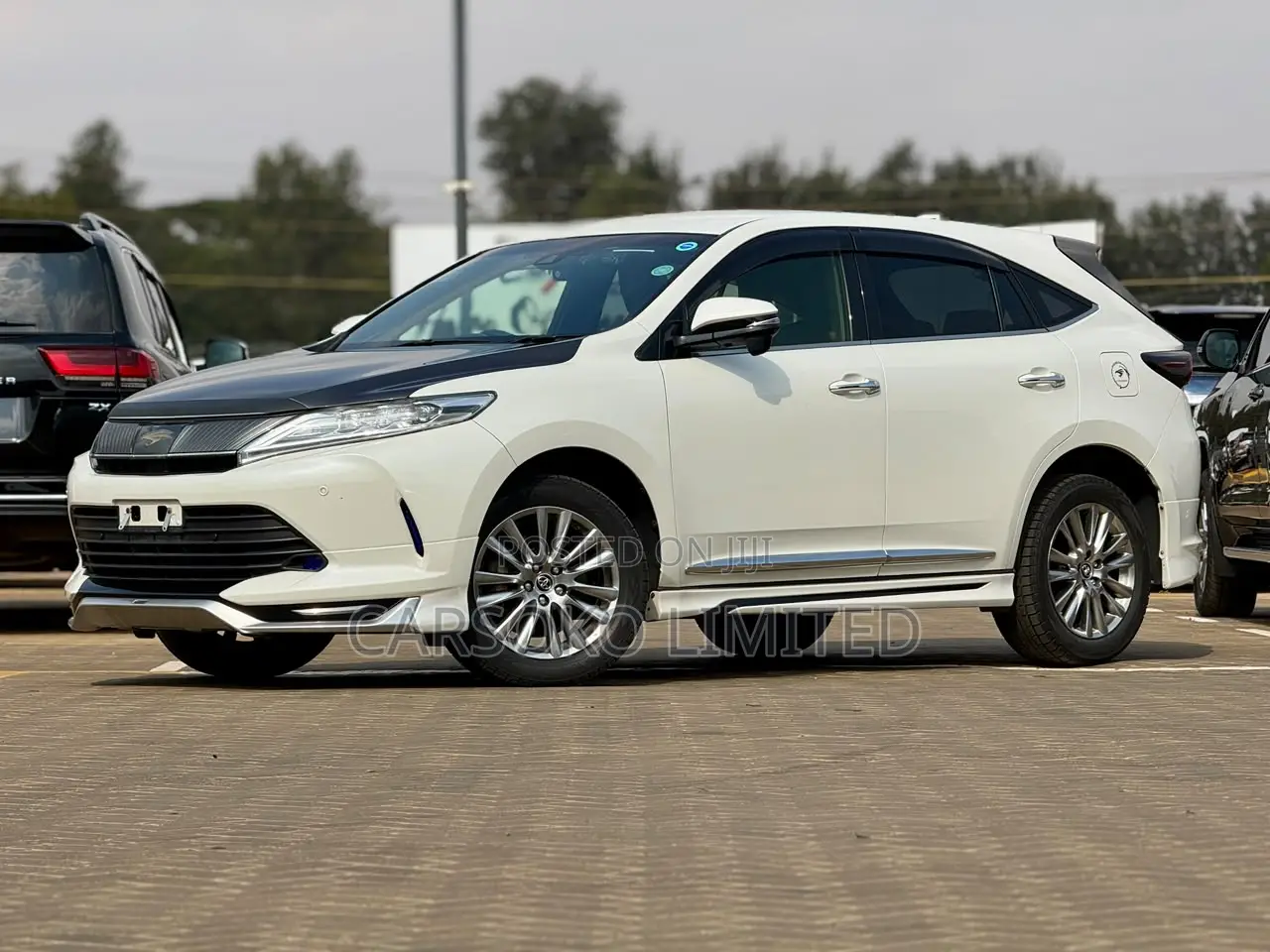 Toyota Harrier 2.0 4WD 2019 White