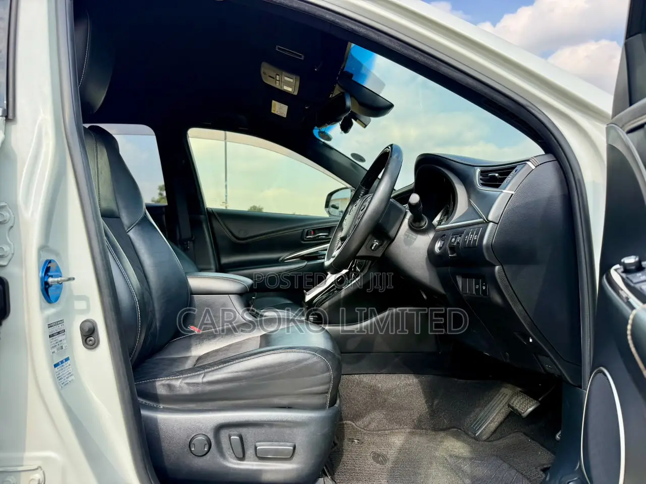 Toyota Harrier 2.0 4WD 2019 White